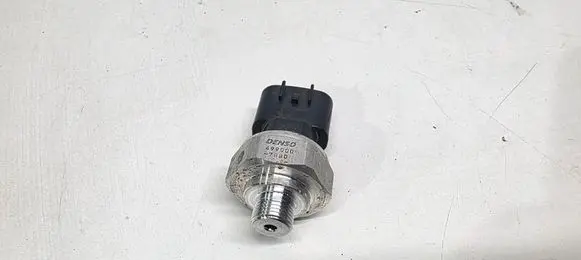 Toyota RAV 4 (XA40) Air conditioning (A/C) pressure sensor 8871933020