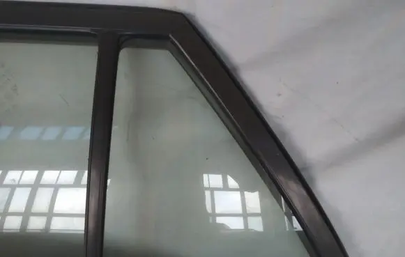 Toyota Avensis T250 Rear vent window glass 