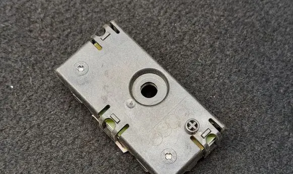 Audi A6 S6 C6 4F Aerial antenna filter 4F0035570