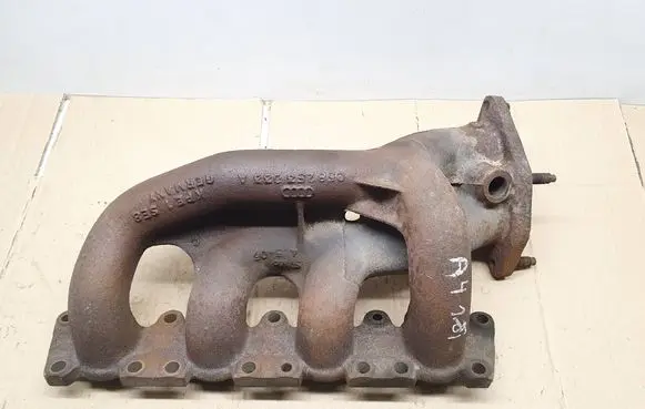 Audi A4 S4 B5 8D Exhaust manifold 058253C33A