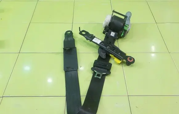 Hyundai ix20 Front seatbelt PRZOD BEZPIECZENSTWA