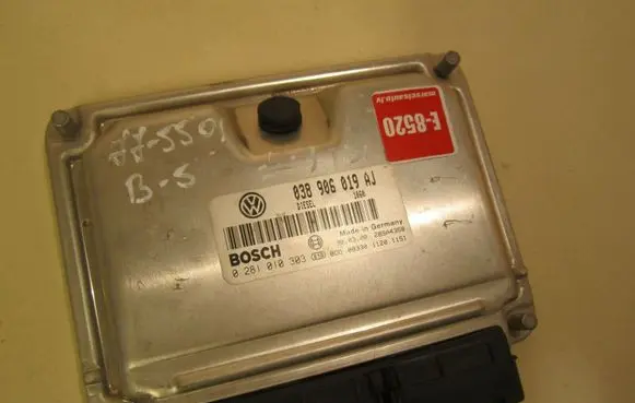 Volkswagen PASSAT B5 Engine control unit/module 038906019AJ