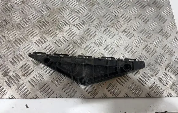 Toyota Avensis T270 Front bumper mounting bracket 5253505040