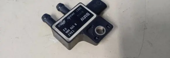 BMW 5 F10 F11 Exhaust gas pressure sensor 8570686