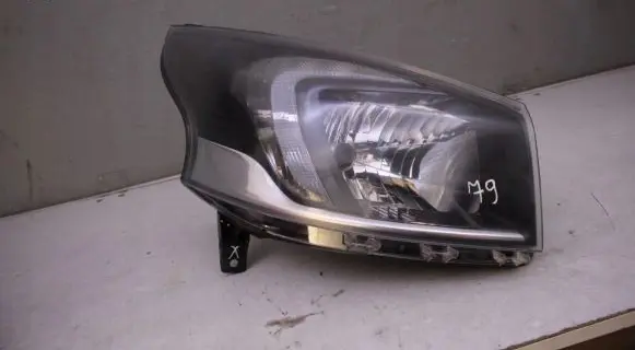 Opel Vivaro Headlight/headlamp 260107798R 1EE01156506