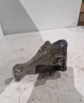 BMW 1 E81 E87 Engine mounting bracket 13807410 6781916