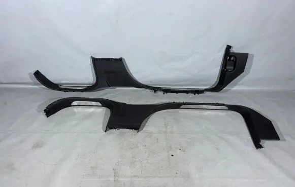 Volkswagen Touareg II sill trim set (inner) 7P0853370B 7P0853369D 7P0863483F