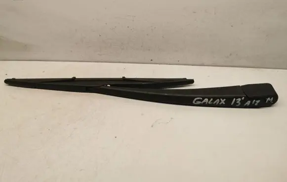 Rear wiper blade arm
