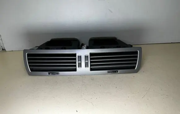 BMW 7 E65 E66 Dash center air vent grill 8223599 82235990 64228223599