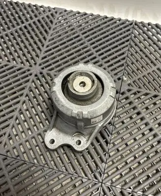 Mercedes-Benz GLC X253 C253 Engine mount bracket