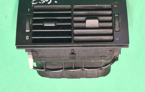 Rear air vent grill