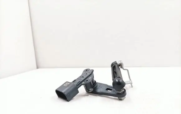 BMW X4 G02 Rear air suspension level height sensor 6895467 6873097
