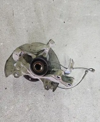 Front wheel hub