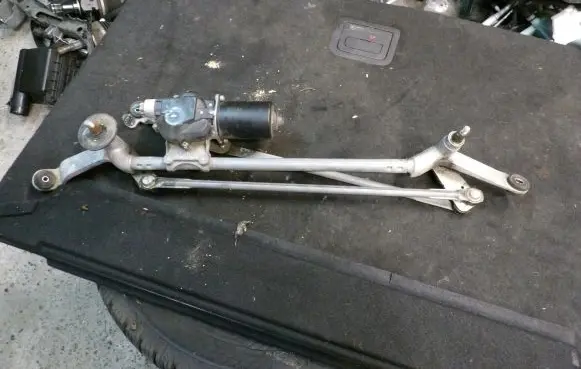 Infiniti FX Front wiper linkage and motor