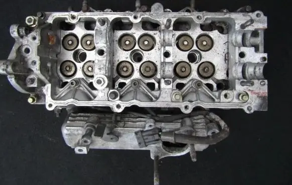 Saab 9-5 Engine head 