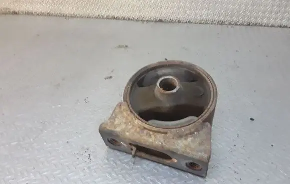 Engine mount bracket