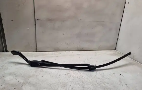 Mercedes-Benz CLS C219 Front wiper blade arm A2118201544