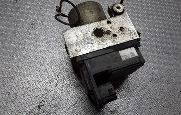 Nissan X-Trail T30 ABS Pump 47600AR005