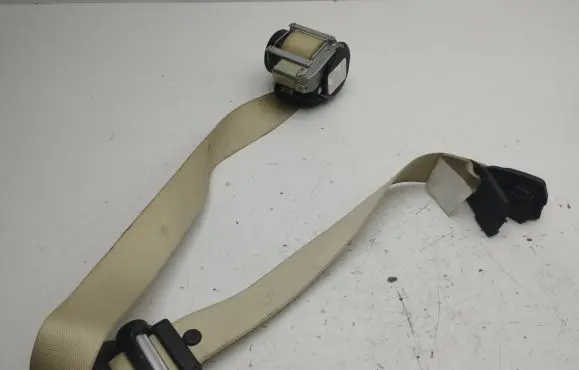 Maserati Ghibli Front seatbelt 628411200