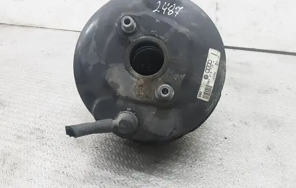Volkswagen PASSAT B5.5 Brake booster 3B0614105A