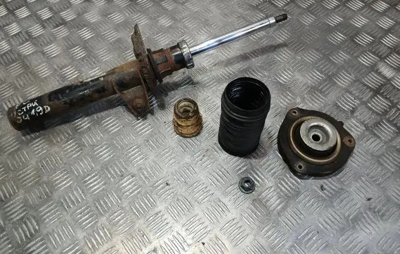 Skoda Octavia Mk2 (1Z) Front shock absorber/damper