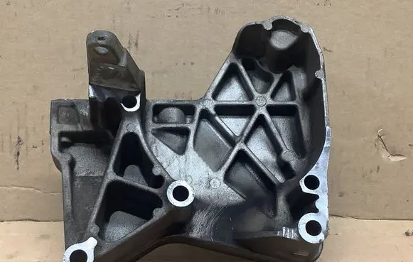 Nissan Qashqai Engine mounting bracket 8200633253