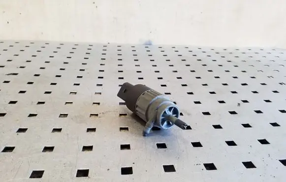 Nissan Qashqai Headlight washer pump 