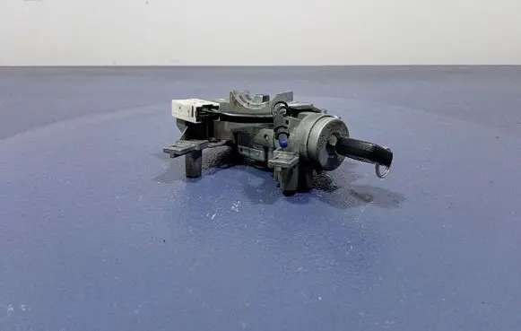 Mitsubishi Lancer VIII Ignition lock 