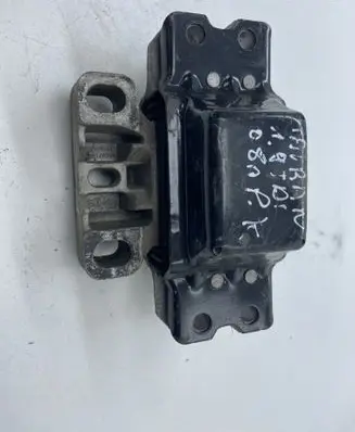 Volkswagen Touran I Engine mount bracket 1K0199555