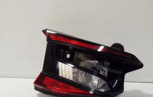 Tailgate rear/tail lights
