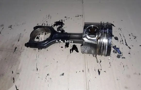 Citroen C3 Picasso Piston with connecting rod 619