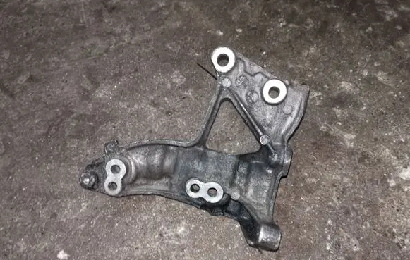 Peugeot 308 Generator/alternator bracket 9653249480