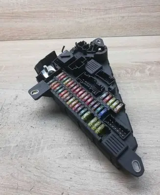 BMW 5 E60 E61 Fuse module 6906619