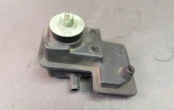 Volkswagen Polo III 6N 6N2 6NF Power steering fluid tank/reservoir 6N0422371D