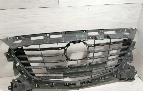 Mazda 3 III Front bumper upper radiator grill B63C50712