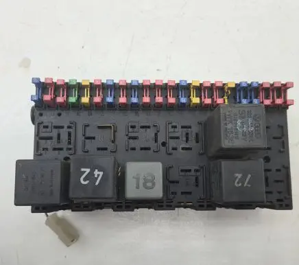 Volkswagen PASSAT B3 Fuse box set 357937039