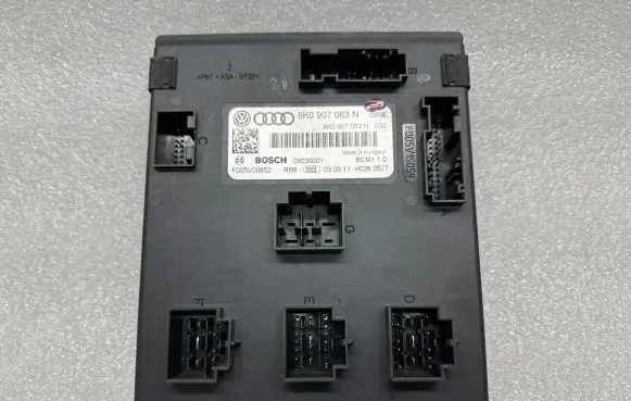 Audi A4 S4 B8 8K Comfort/convenience module 8K0907063N 09030001 F005V00852
