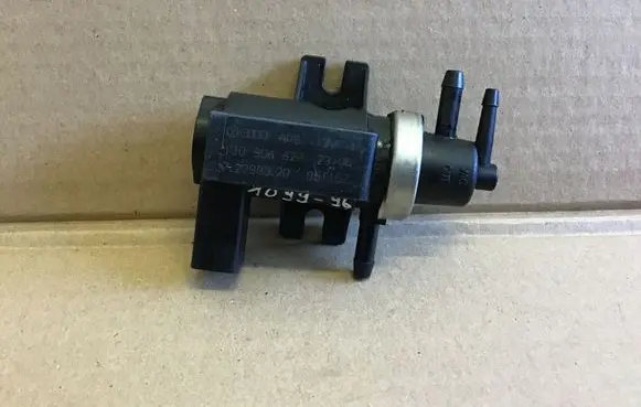Volkswagen Touareg I Turbo solenoid valve 1J0906627 72290320