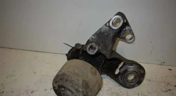 Skoda Superb B5 (3U) Engine mounting bracket 8E0199352F