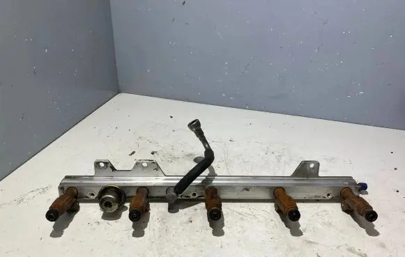 Volvo S60 Fuel main line pipe 9202710 1171146