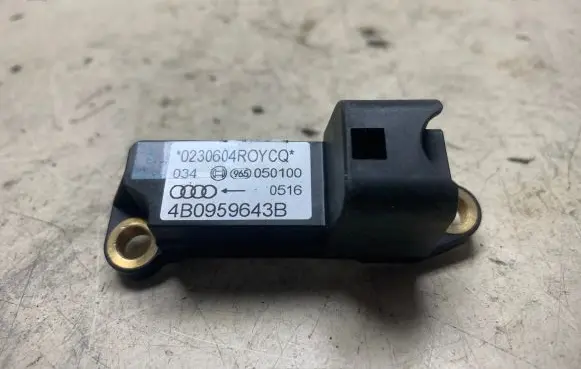 Audi A6 S6 C5 4B Airbag deployment crash/impact sensor 4B0959643B 050100 0230604R0YCQ