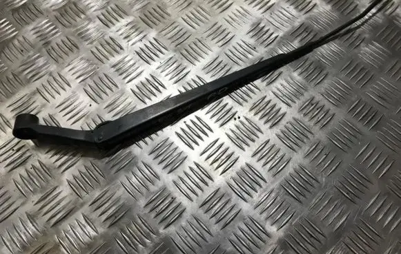 Toyota Avensis T250 Front wiper blade arm 6595
