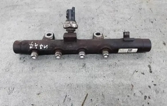 Renault Clio III Fuel main line pipe 
