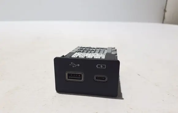 Lexus RX V USB socket connector 8619048110