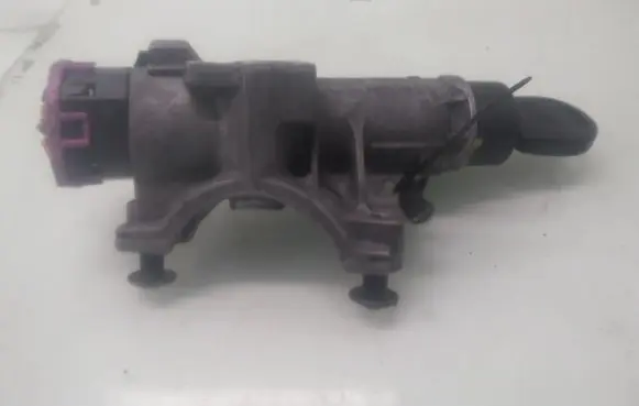Volkswagen Polo IV 9N3 Ignition lock 4B0905851