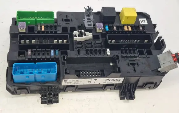 Opel Astra H Fuse module 5DK00866933 13222173