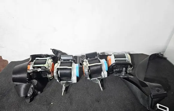 BMW 8 G15 Set of seat belts 