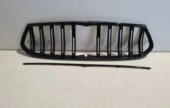 Maserati Ghibli Front bumper upper radiator grill 670171220 670097572