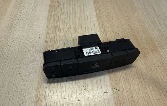 Seat Ibiza IV (6J,6P) Hazard light switch 6J0927137T
