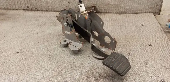 Renault Megane III Brake pedal 465010015R